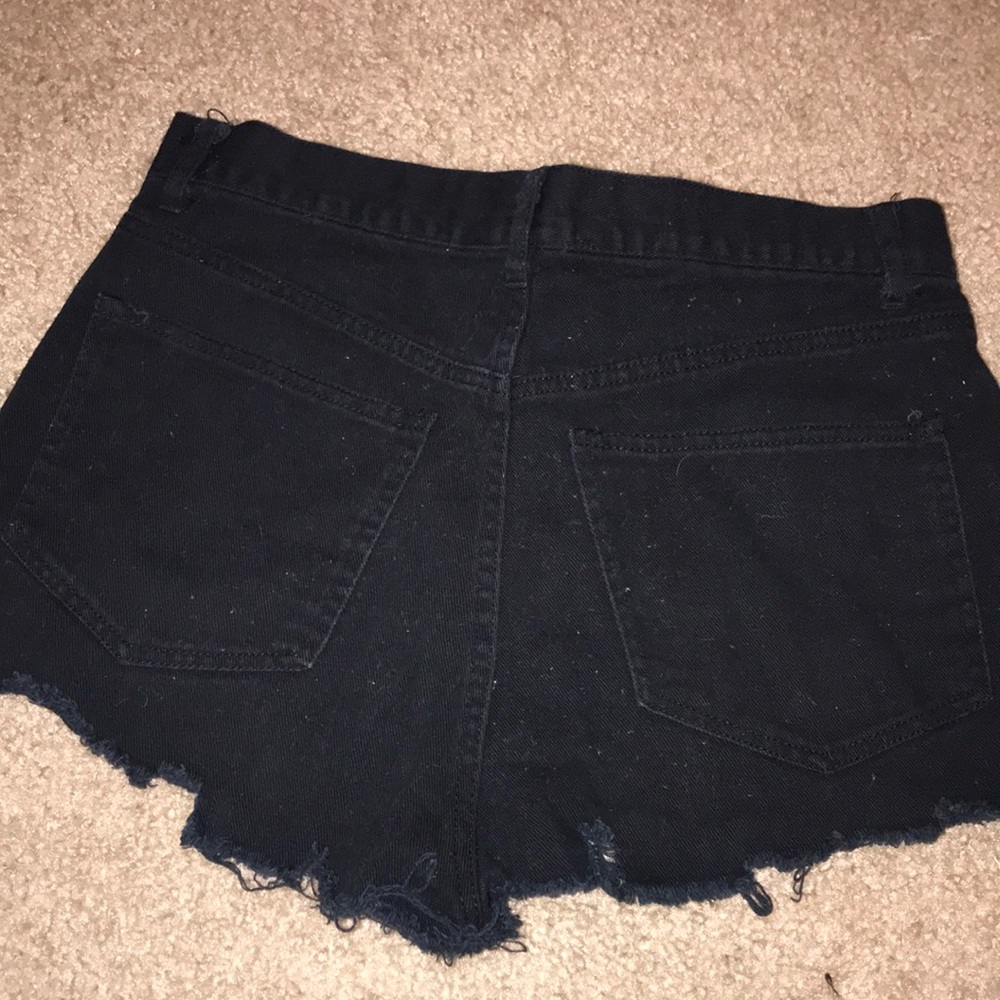 BLACK RIPPED SHORTS 😍 - Picture 2 of 3